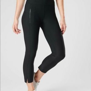 Athleta Stellar crop